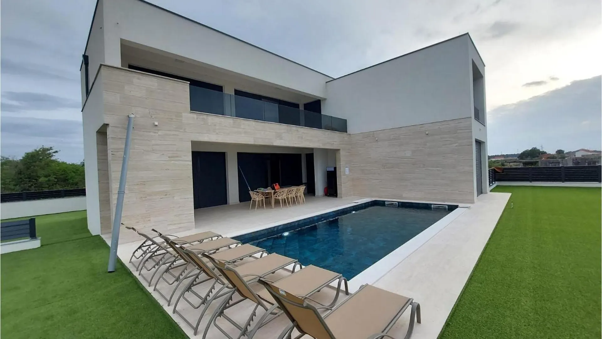 Villa Nin 2